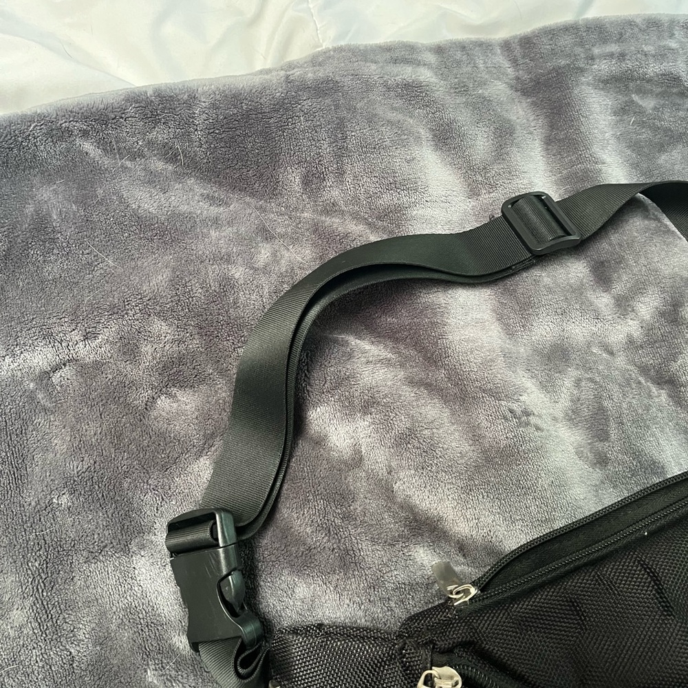 Black Basic Fanny Pack - Picture 3 of 9